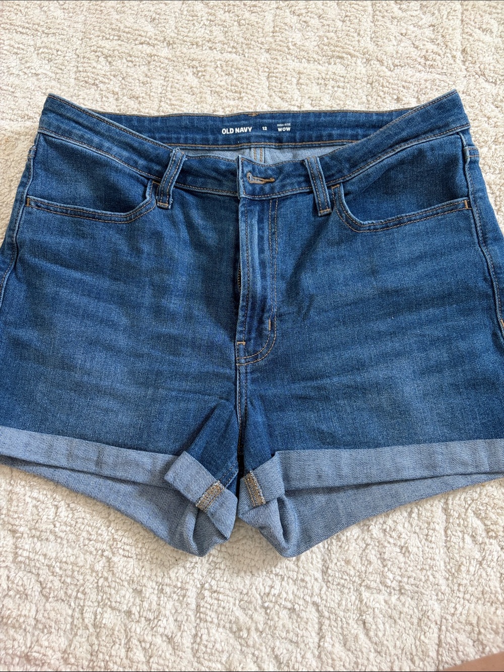 Old Navy Women's Medium Blue Rolled-Hem Denim Shorts 3” inseam